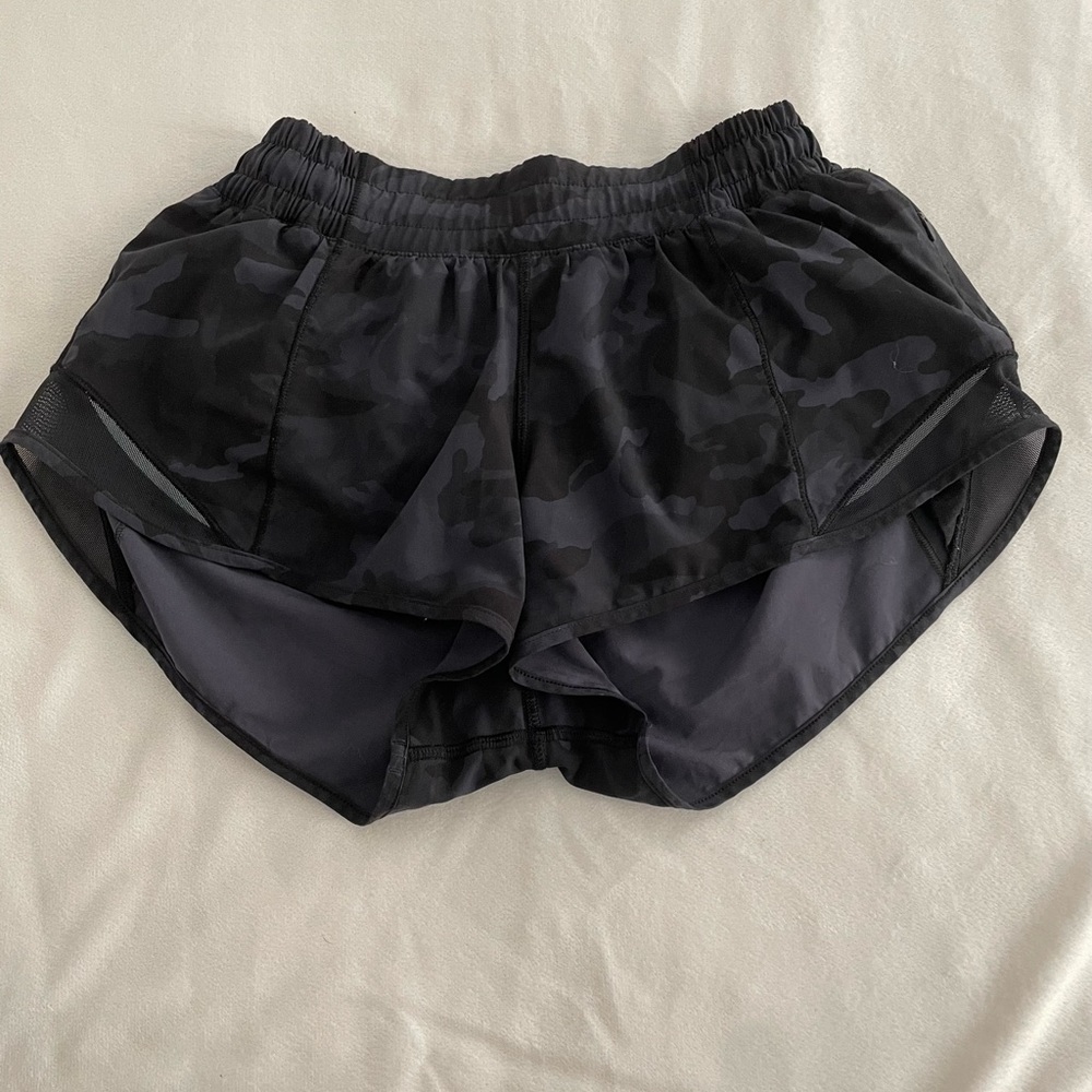Lulu lemon Hotty Hot Camo Shorts 2.5”